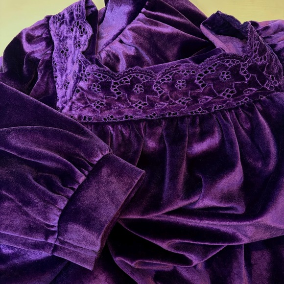 Vtg 1970s Purple Velvet Maxi Dress Lace Empire Whimsigoth USA Gown Robe - Picture 12 of 13
